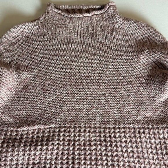 American Eagle Outfitters Mauve/Pink Textured Turtleneck Sweater size XS - Picture 4 of 5